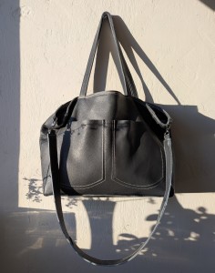 Szara bardzo skórzana torba z kieszeniami    (1)