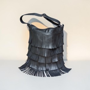 Tancerka Czarna frędzlami z bucket bag