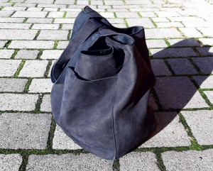 Grafitowa skórzana torba typu worek 