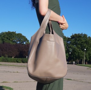 Taupe skórzana torba typu worek  