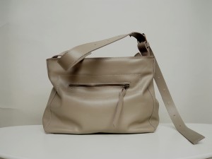 Sofia duża skórzana torba hobo z szerokim paskiem beżowa Taupe